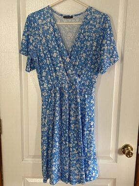 Fensace White Floral Wrap Midi Dress in Bright Blue